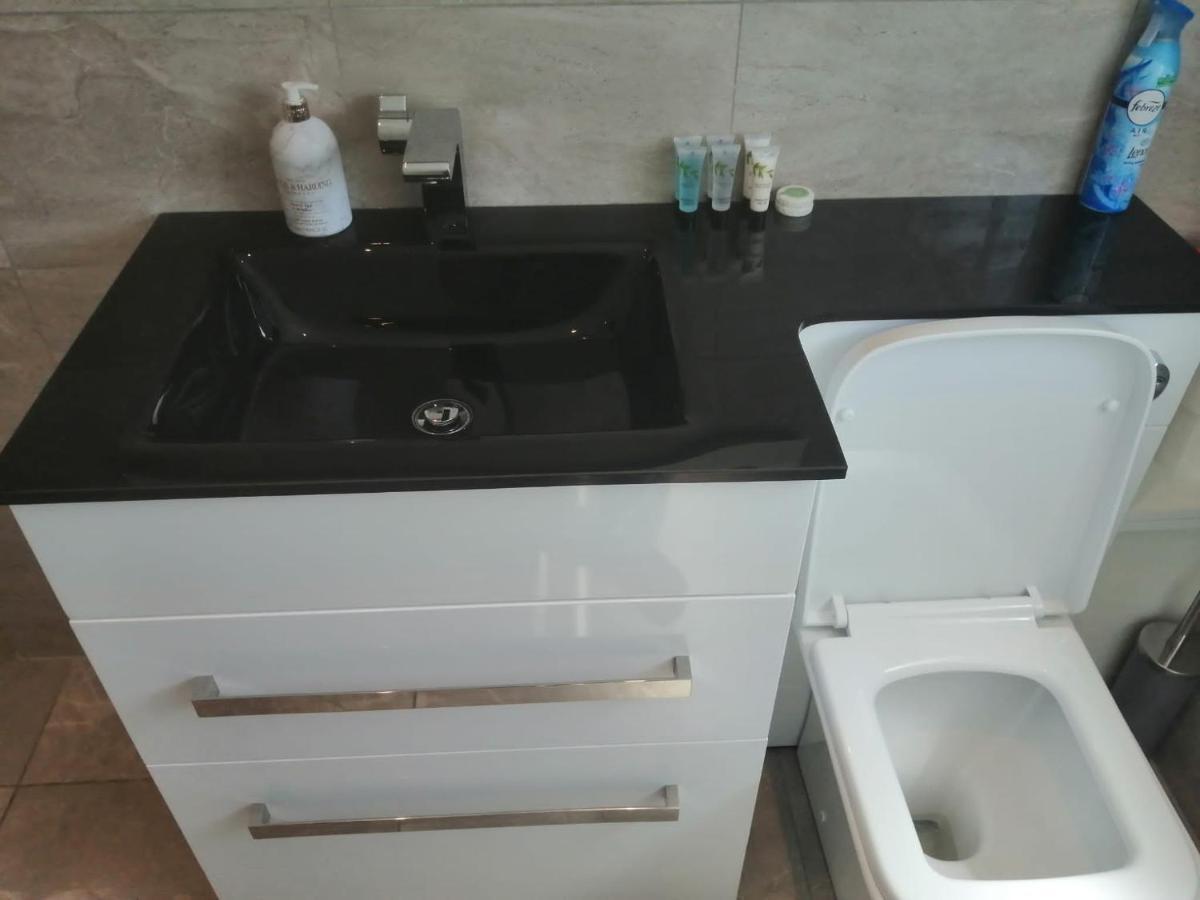 Apartment No 8 - Stay In Style In The Heart Of The Cathedral City. Τρούρο Εξωτερικό φωτογραφία