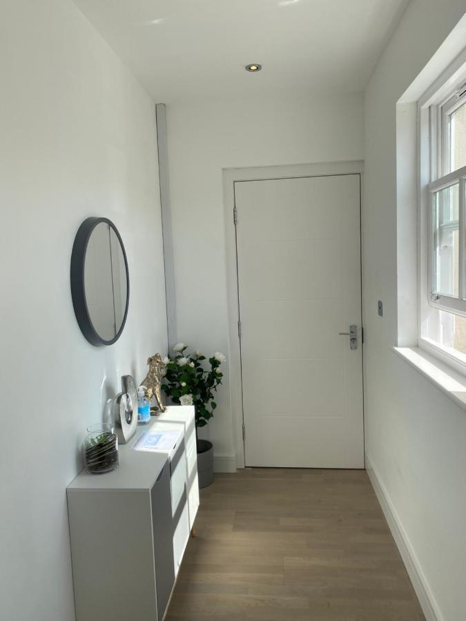 Apartment No 8 - Stay In Style In The Heart Of The Cathedral City. Τρούρο Εξωτερικό φωτογραφία